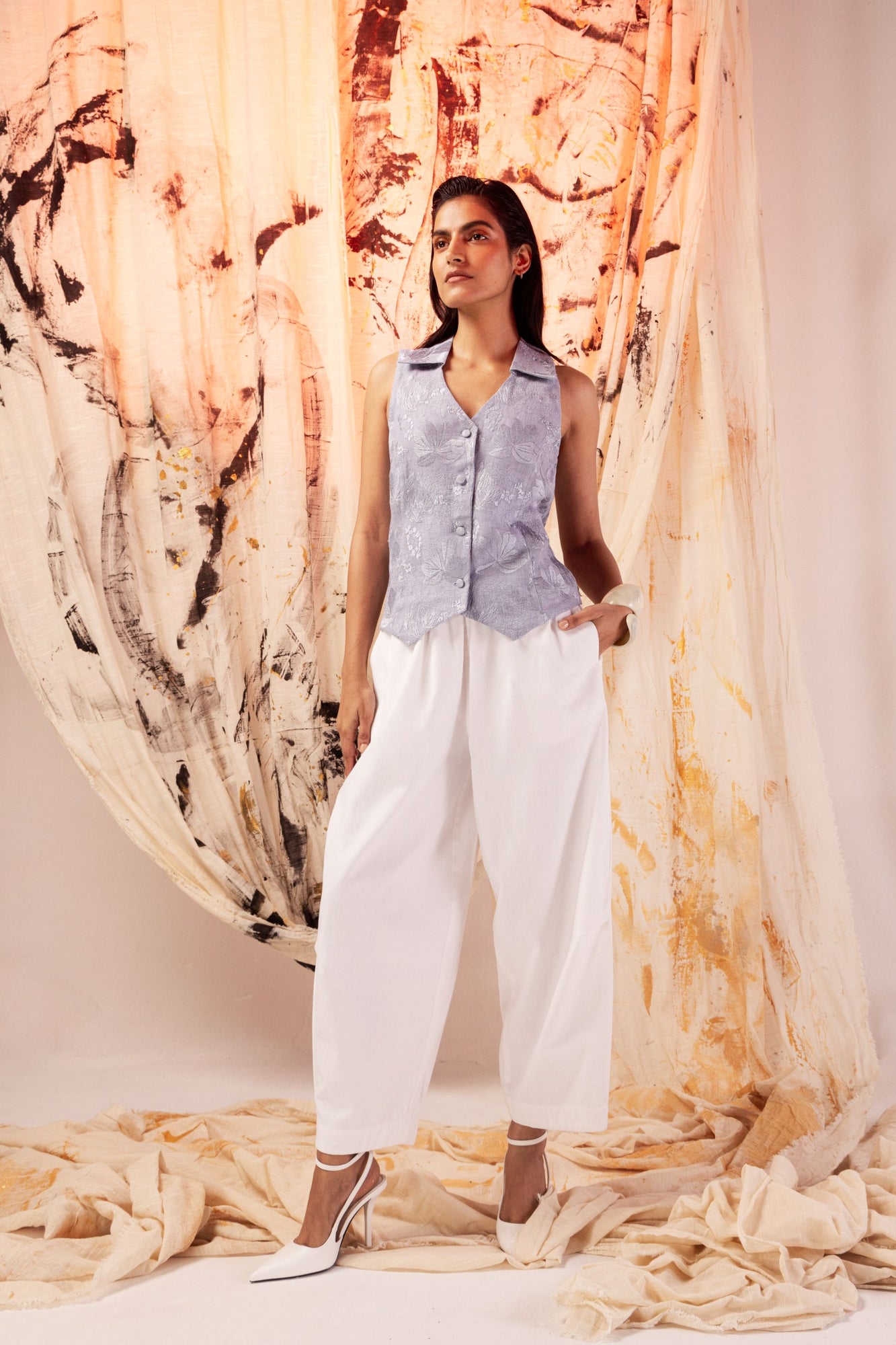 Luxurious white cotton twill trousers with a balloon silhouette, elasticated waist, and side pockets, offering a modern, relaxed fit