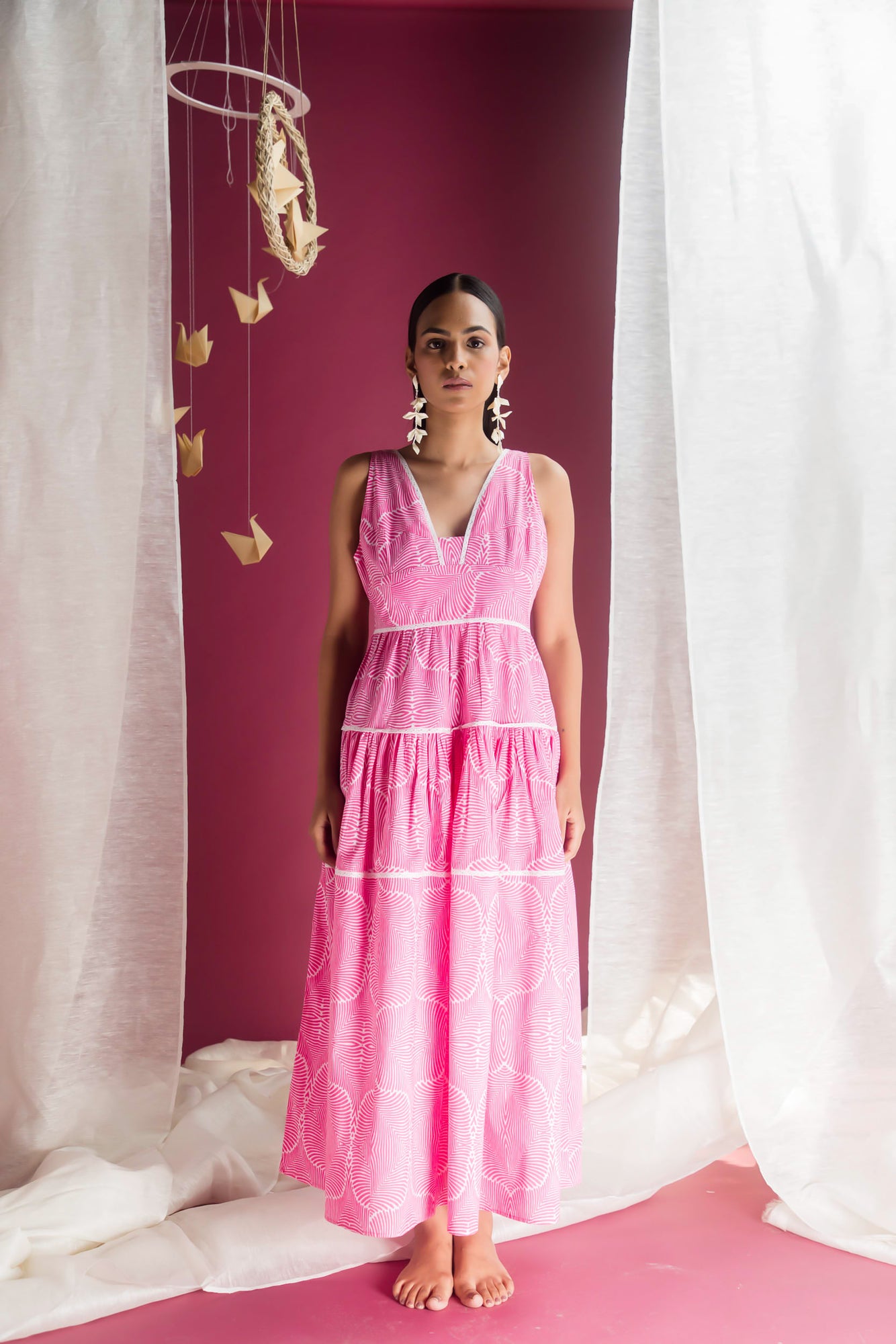 Elegant pink cotton cambric dress with a V-neck bustier, sleeveless design, and ankle-length straight silhouette, perfect for luxury womenswear