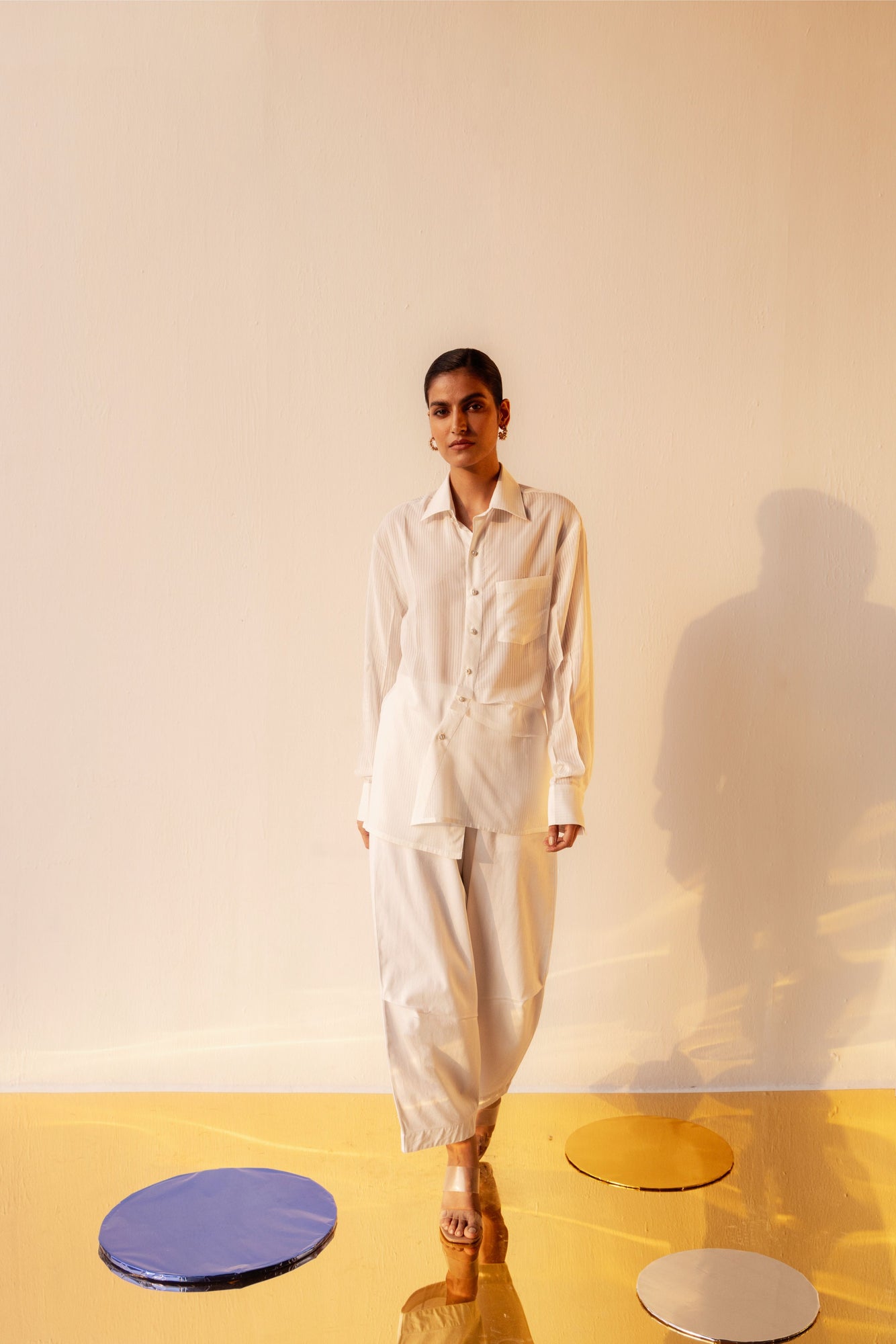 Elegant Valencia Peral Drift Shirt in premium handloom fabric, showcasing a refined silhouette and artisan craftsmanship