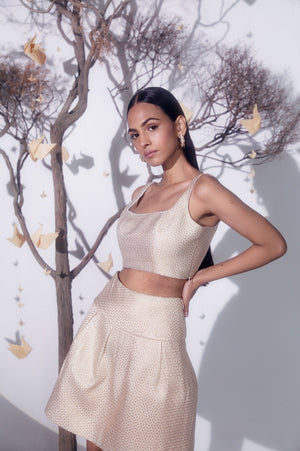 Rose gold jacquard silk midi skirt with front box pleat, crafted from golden silk, cotton lurex, and taffeta; luxury womenswear elegance