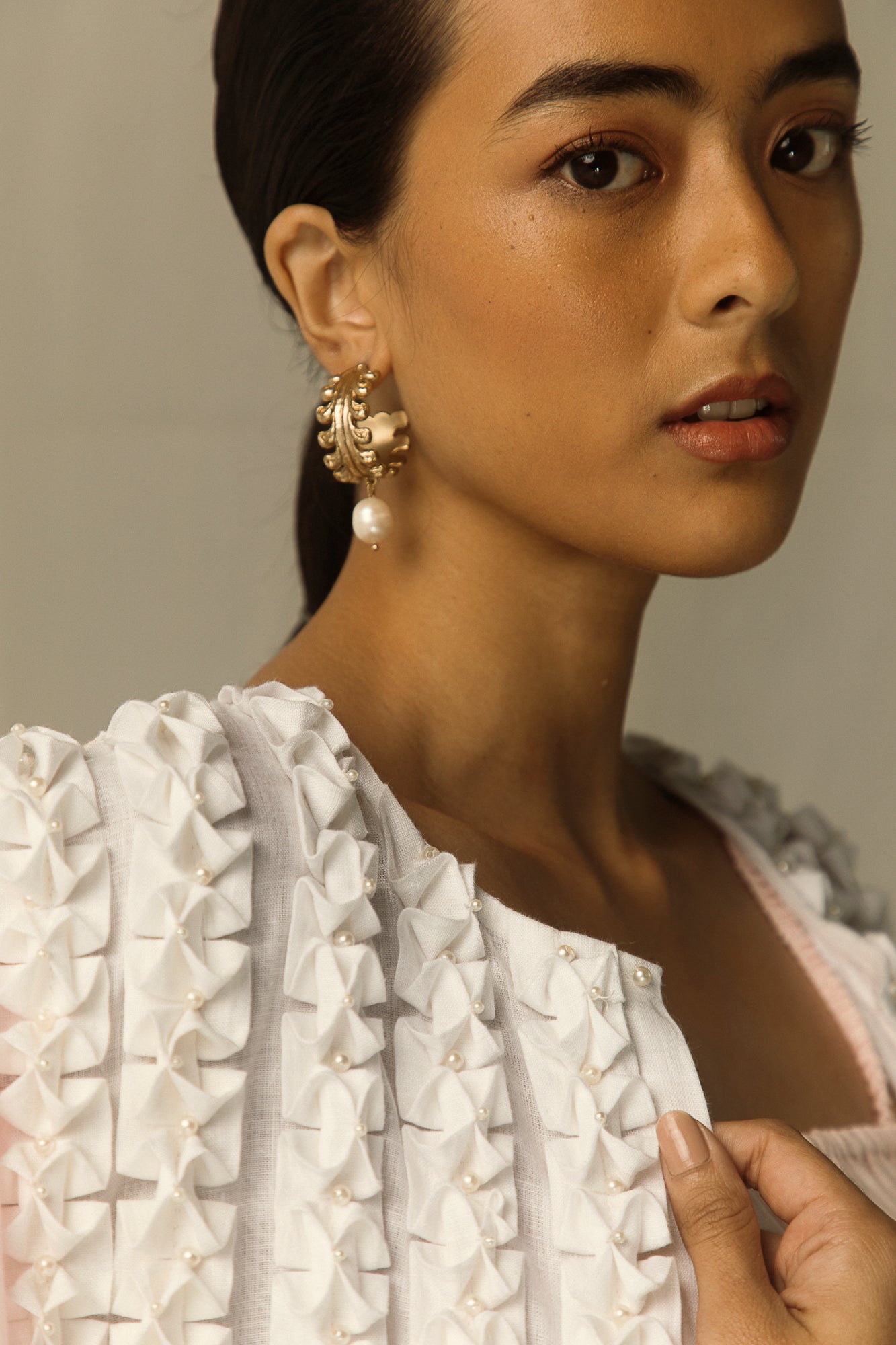 Luxurious handcrafted kaftan in soft rose hues, featuring a flowing silhouette and premium handloom fabric, epitomizing artisan elegance